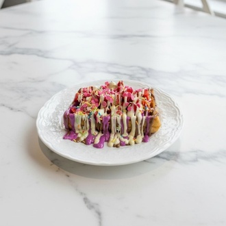 Sütlü Çikolatalı Çilekli Waffle görseli