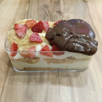 Minik Nutella Soslu Çilekli Burçak Bisküvili Mag Muhallebi görseli
