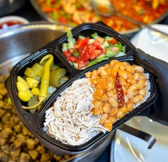 Pilav Üstü Tavuk Ve Kurufasulye Salata Ve Turşu+coca Cola görseli