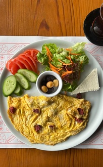 Sucuklu Omlet Kahvaltı görseli