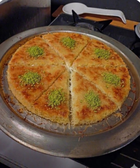 Aile Boyu Antakya Peynirli Tepsi Künefesi (6 Kişilik) görseli