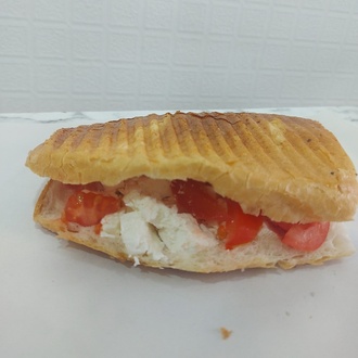 Beyaz Peynirli Domatesli Tost görseli