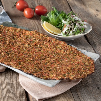 Özel Büyük Lahmacun görseli