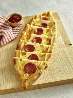 Sucuklu Kaşarlı Pide görseli