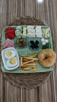 Küçük Kahvaltı Tabağı görseli