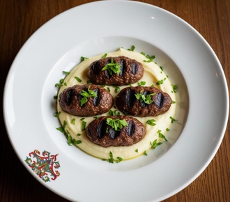 Püre Yatağında Izgara Köfte (260 Gr.) görseli