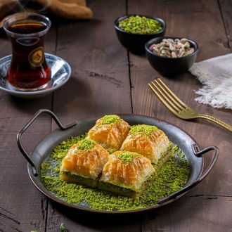 Özel Kare Fıstıklı Baklava 500 Gr görseli