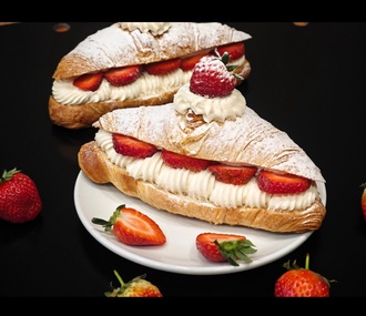 Çilekli Kruvasan görseli