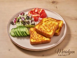 Yumurtalı Ekmek Kahvaltı Tabağı görseli