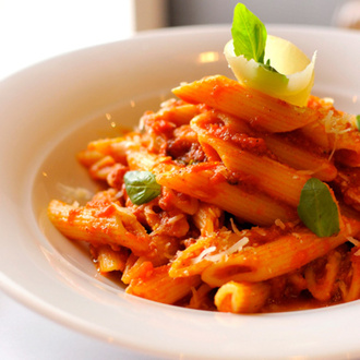 Napoliten Soslu Makarna görseli