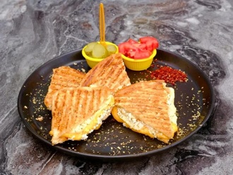 3 Peynirli Tost görseli