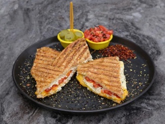 4 Peynirli Tost görseli