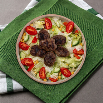 Köfteli Salata görseli