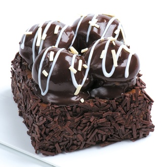 Profiterollü Mono Pasta görseli