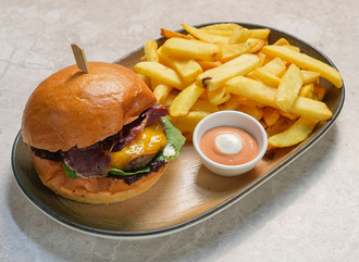 Onion Royale Burger görseli