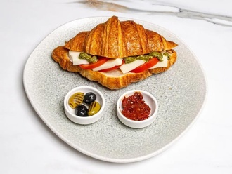 Mozzarella Caprese Kruvasan Kahvaltı görseli
