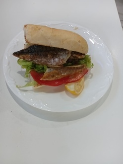 Yarım Ekmek Arası Izgara Uskumru görseli
