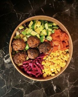 Köfte Salata görseli