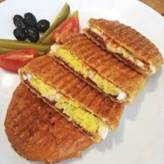 Kaşarlı Yumurtalı Tost görseli