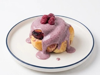 Cinnamon Rolls Berries görseli