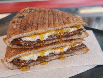 Meşhur Rustik Ekmek İle Çikolata+bal Ve Süt Kaymak görseli
