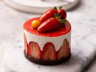 Aksu Çilekli Mois Pasta görseli