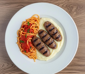 Püre Yatağında Izgara Köfte & Salçalı Spagetti görseli