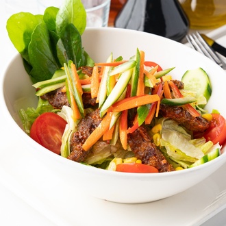 Köfteli Salata görseli