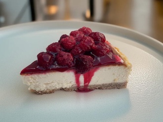 New York Usulü Frambuazlı Cheesecake (Dilim) görseli