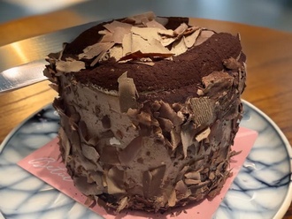 Muzlu & Çikolatalı Yaş Pasta (4 Porsiyon) görseli