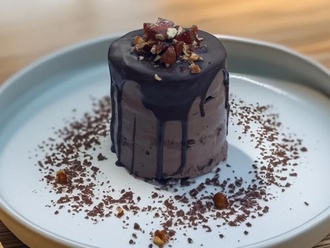 Krokanlı Çikolatalı Pasta (Adet) görseli