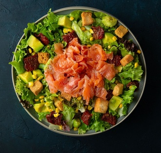 Smoked Salmon / Füme Somonlu Salata görseli