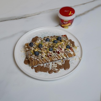 Gold Strawberry Waffle görseli