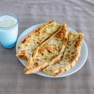 Domatesli Kaşarlı Trabzon Pide Menü görseli