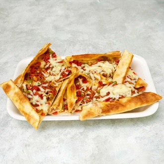 Kuşbaşılı Kaşarlı Pide görseli