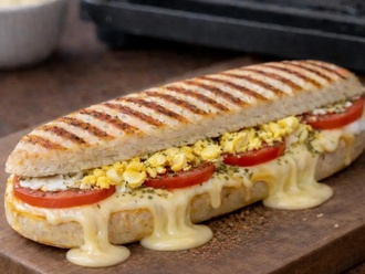 Yumurtalı Domatesli Kekikli Tost görseli