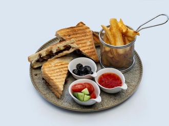 Kavurma Kaşar Tost Tabağı görseli
