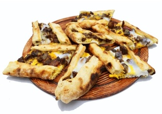 Kavurmalı Yumurtalı Pide görseli