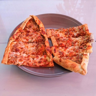 Kavurmalı Kaşarlı Yumurtalı Pide görseli