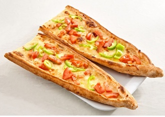 Kaşarlı Sebzeli Pide görseli