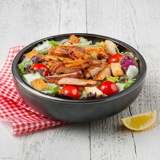 Izgara Tavuk Pirzola Salata görseli