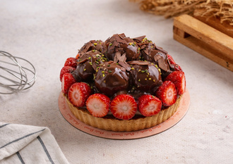 Çikolatalı Çilekli Tart (4-6 Kişilik) görseli