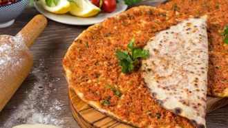 Lahmacun görseli