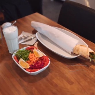 Kaşarlı Boru Tavuk Dürüm &Cips&cola Kutu Menüsü görseli