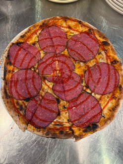 İtalyan Karabiberli Salamlı Pizza görseli