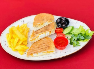 Üç Peynirli Tost görseli