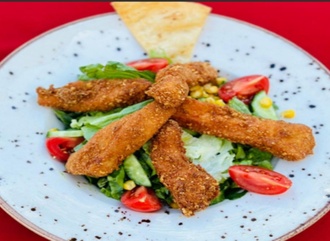 Çıtır Tavuklu Salata görseli