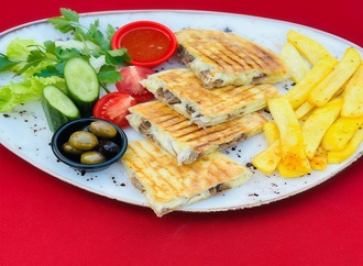 Kavurmalı Tost görseli