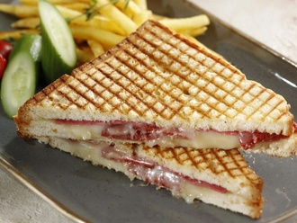Çift Kaşarlı Tost Yarım Ekmek görseli