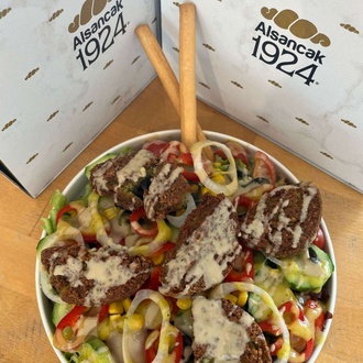 Falafel Vegan Salata görseli
